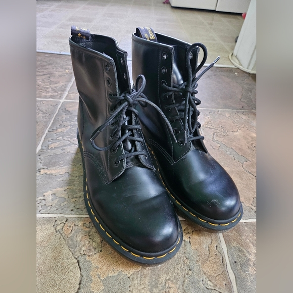 like new original smooth leather lace up doc martens - Picture 4 of 9